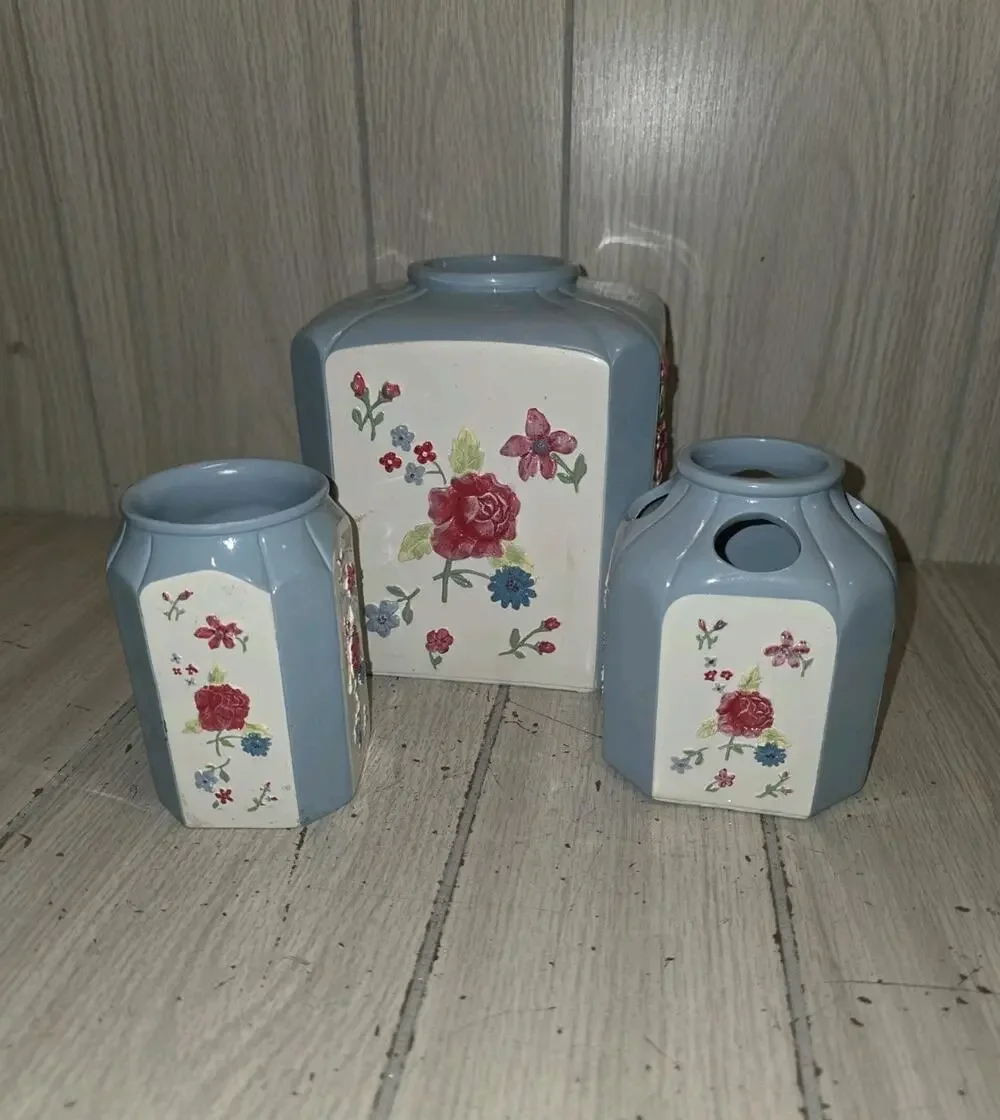 Waverly Garden Room Hillside Blue Floral Bathroom Set Garden Room Roses
